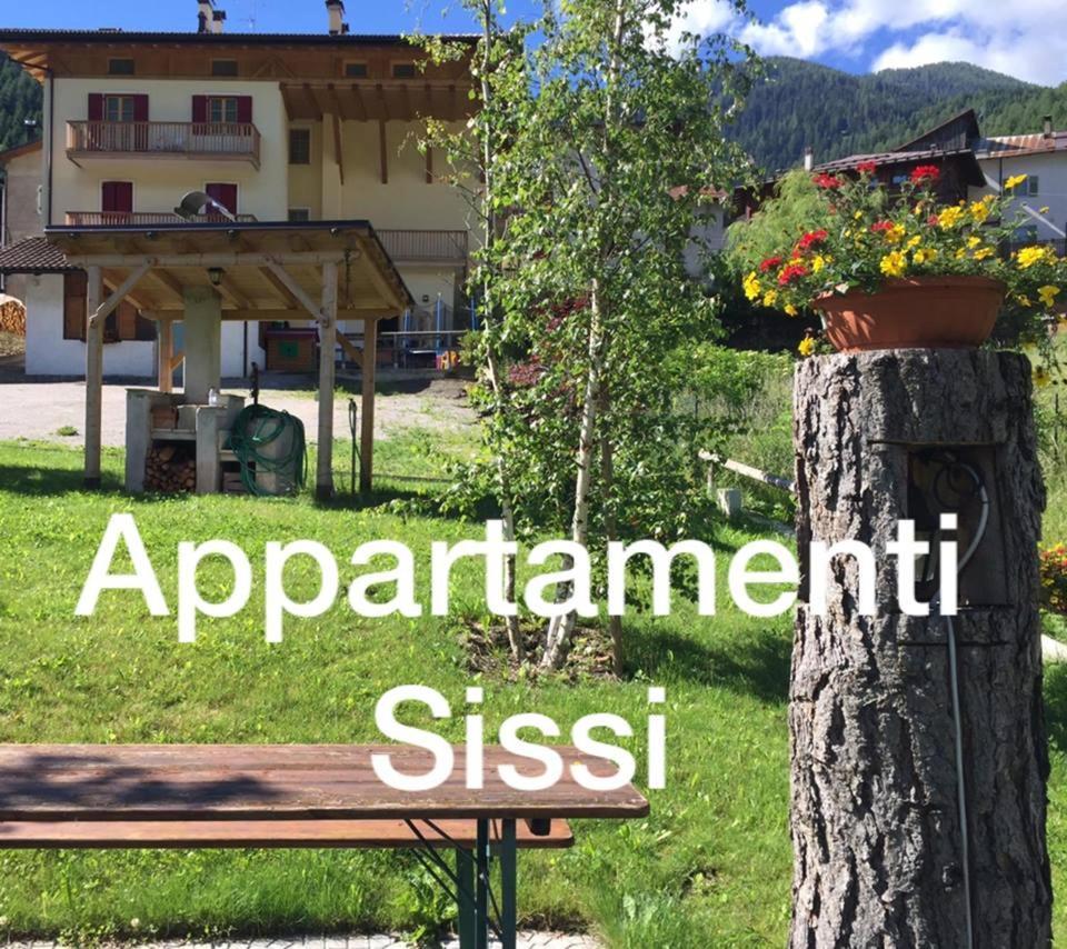 Appartamenti Sissi Commezzadura Exterior foto
